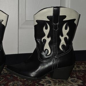 Cowboy Boots Zipper Black And White Size 8